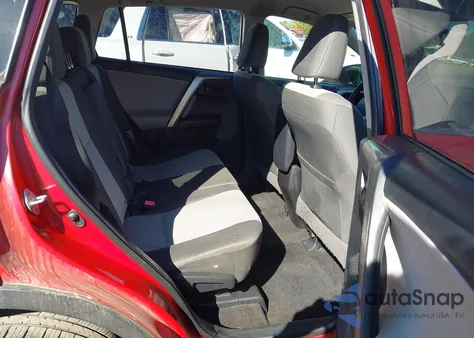 2015 Toyota Rav4 Le z USA, uszkodzony, nr VIN JTMZFREV4FD061576